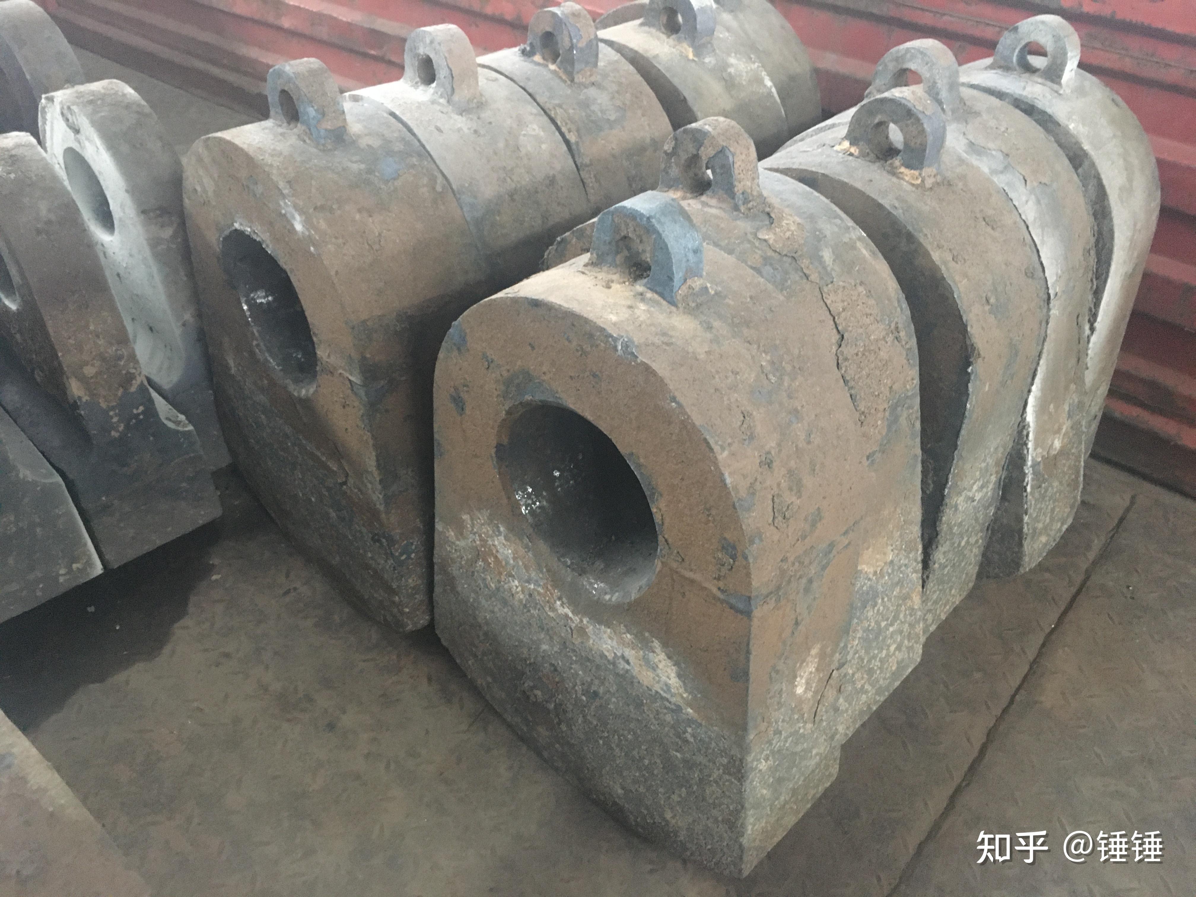 水泥廠破碎機(jī)錘頭廠家定制的錘頭有哪些特點,用到哪些工藝?和鋼廠,磚